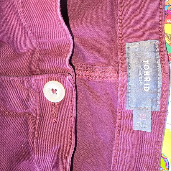 NWOT - Torrid Feel the Fit skinny women's jeans - size 22 Maroon - Plus Size - Picture 7 of 7